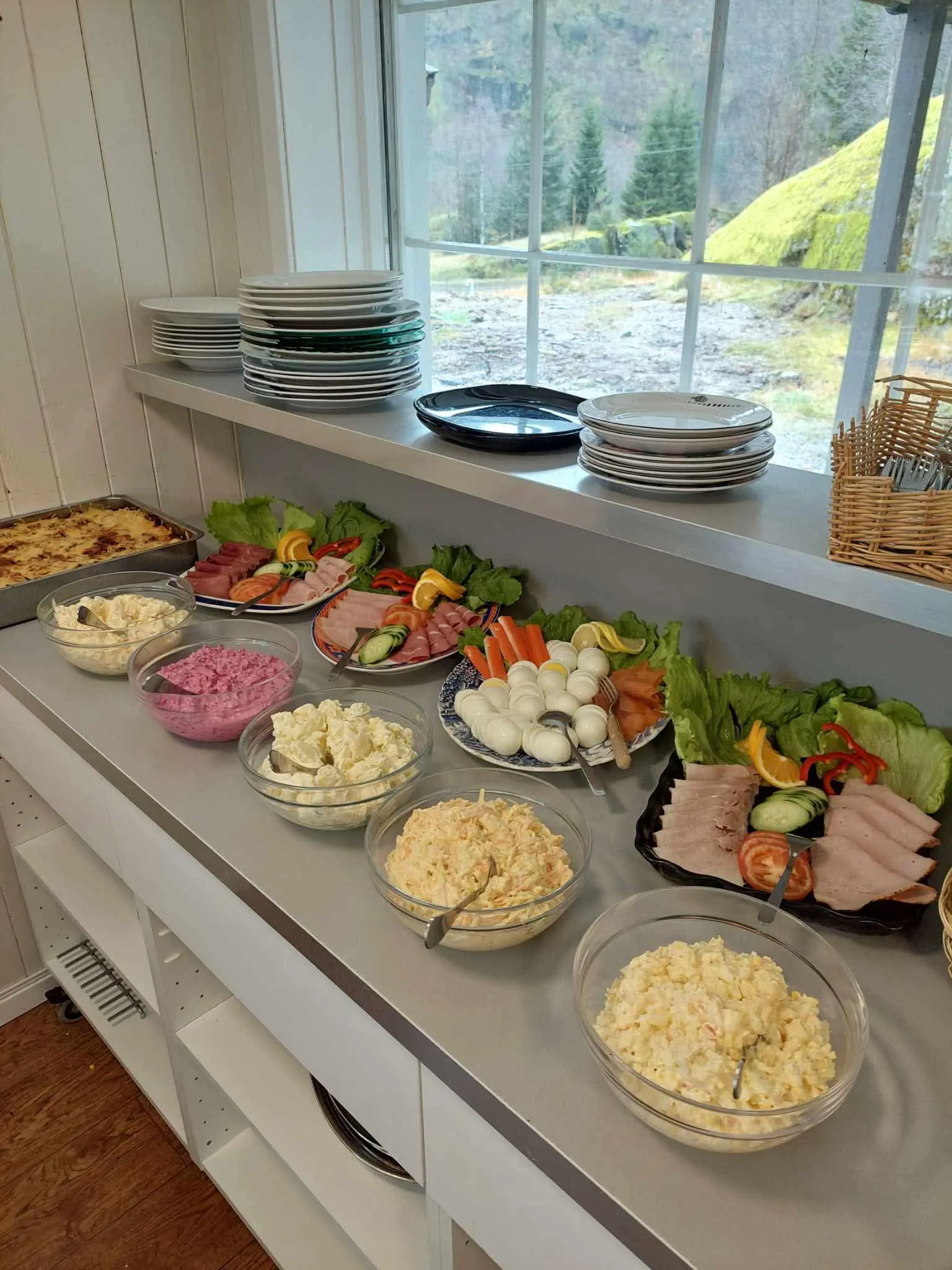 Buffetbord med variert og sunn mat